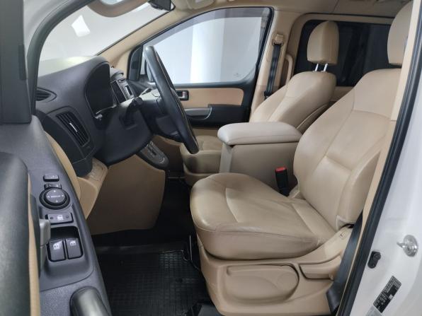 Hyundai H-1 II Рестайлинг 2 с пробегом 2019 года, цена 3 230 000 рублей, 68200 км, минивэн, Автокод Объявления