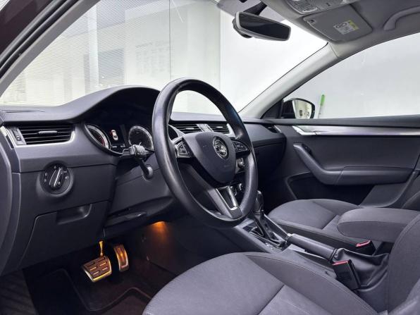 Skoda Octavia III (A7) Рестайлинг с пробегом 2017 года, цена 1 785 000 рублей, 130656 км, лифтбек, Автокод Объявления