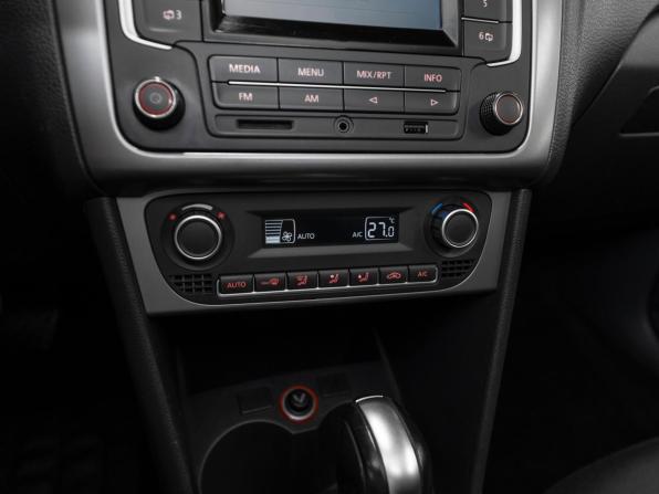 Volkswagen Polo V с пробегом 2015 года, цена 930 000 рублей, 177784 км, седан, Автокод Объявления