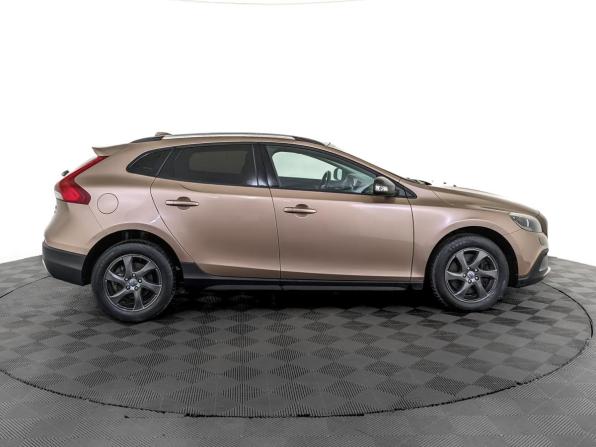 Volvo V40 Cross Country I с пробегом 2013 года, цена 1 490 000 рублей, 117941 км, хэтчбек, Автокод Объявления