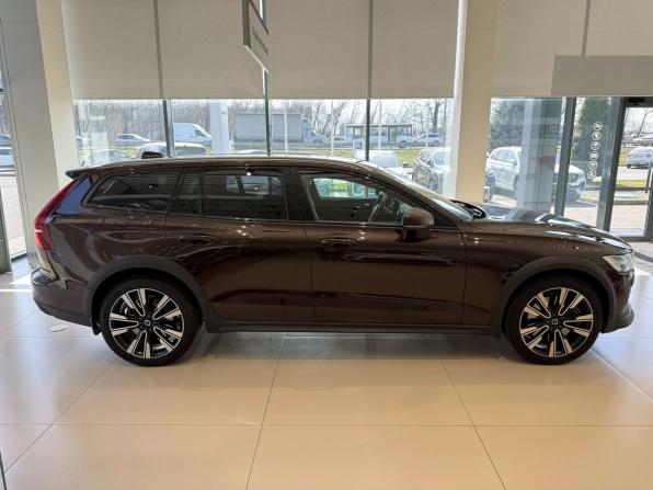 Volvo V60 Cross Country II с пробегом 2021 года, цена 3 990 000 рублей, 115000 км, универсал, Автокод Объявления