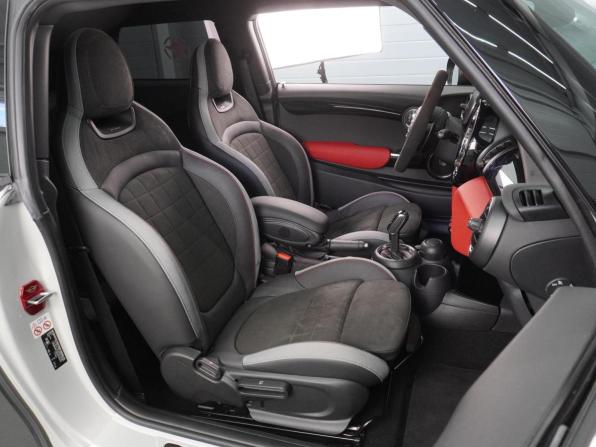 Mini Hatch III (F55/F56) Рестайлинг 2 с пробегом 2021 года, цена 4 665 000 рублей, 2459 км, хэтчбек, Автокод Объявления