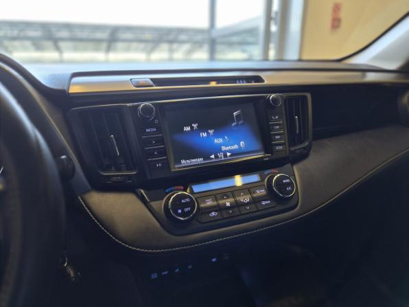 Toyota RAV4 IV (XA40) Рестайлинг с пробегом 2017 года, цена 2 340 000 рублей, 188000 км, внедорожник, Автокод Объявления