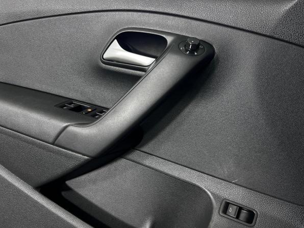 Volkswagen Polo V Рестайлинг с пробегом 2018 года, цена 995 000 рублей, 172454 км, седан, Автокод Объявления