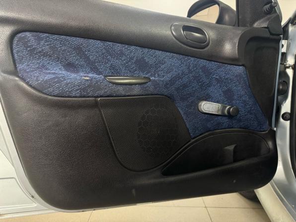 Peugeot 206 с пробегом 2001 года, цена 190 000 рублей, 215574 км, хэтчбек, Автокод Объявления