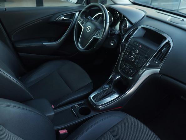 Opel Astra J Рестайлинг с пробегом 2013 года, цена 840 000 рублей, 117342 км, седан, Автокод Объявления