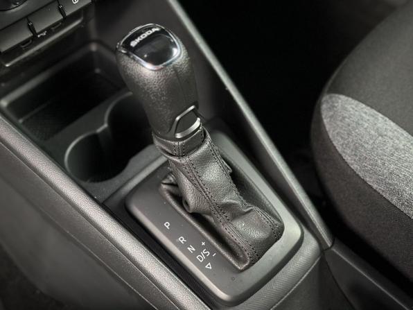 Skoda Rapid II с пробегом 2021 года, цена 1 599 000 рублей, 76366 км, лифтбек, Автокод Объявления