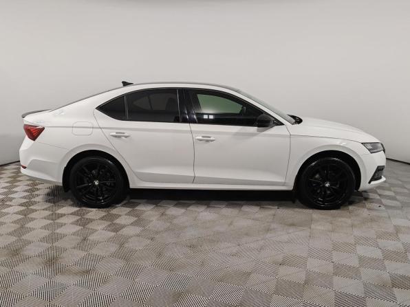 Skoda Octavia IV (A8) с пробегом 2022 года, цена 2 349 000 рублей, 101672 км, лифтбек, Автокод Объявления