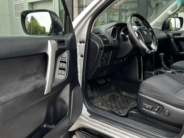 Toyota Land Cruiser Prado 150 Series Рестайлинг 1 с пробегом 2014 года, цена 3 240 000 рублей, 185475 км, внедорожник, Автокод Объявления