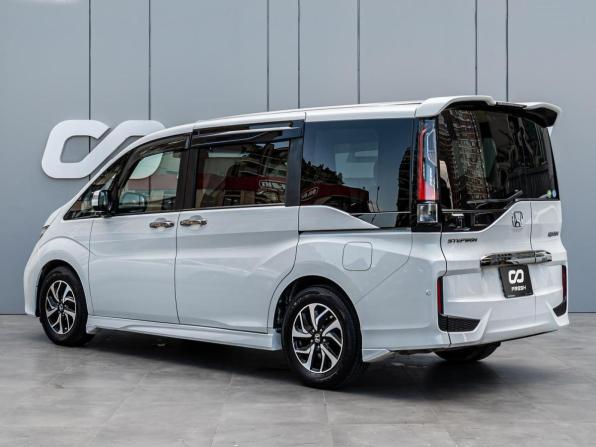 Honda Stepwgn V с пробегом 2015 года, цена 1 870 000 рублей, 116758 км, минивэн, Автокод Объявления