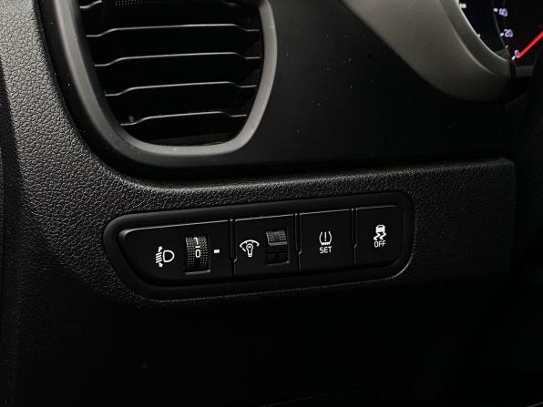 Kia Rio IV Рестайлинг с пробегом 2021 года, цена 1 549 000 рублей, 125956 км, седан, Автокод Объявления