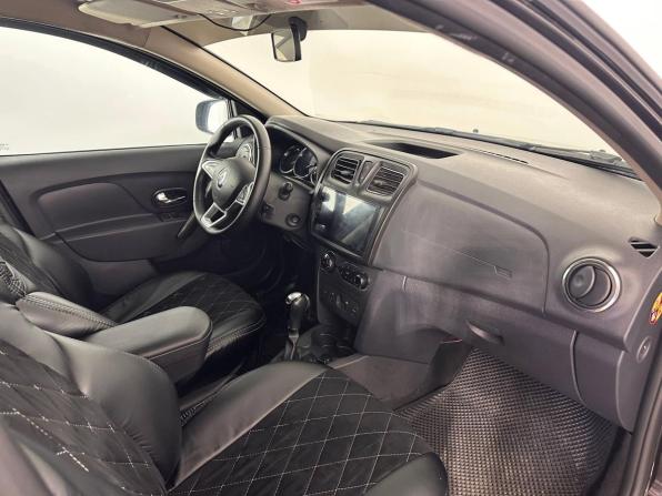 Renault Logan II Рестайлинг с пробегом 2019 года, цена 1 025 200 рублей, 97368 км, седан, Автокод Объявления