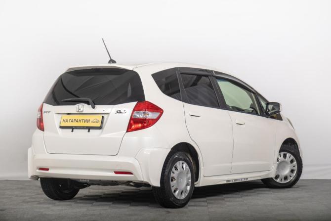 Honda Fit II с пробегом 2013 года, цена 1 069 000 рублей, 89000 км, хэтчбек, Автокод Объявления
