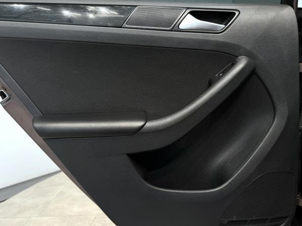 Volkswagen Jetta VI Рестайлинг с пробегом 2017 года, цена 1 399 000 рублей, 160384 км, седан, Автокод Объявления