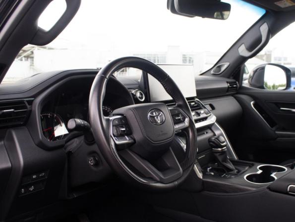 Toyota Land Cruiser 300 Series с пробегом 2023 года, цена 12 699 000 рублей, 26744 км, внедорожник, Автокод Объявления