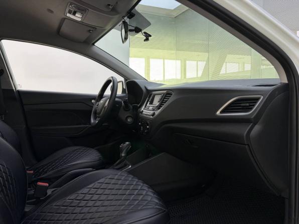Hyundai Solaris II с пробегом 2018 года, цена 1 055 000 рублей, 190000 км, седан, Автокод Объявления