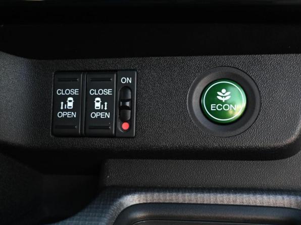 Honda Stepwgn V Рестайлинг с пробегом 2019 года, цена 2 219 000 рублей, 117547 км, минивэн, Автокод Объявления
