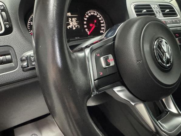 Volkswagen Polo V Рестайлинг с пробегом 2019 года, цена 1 330 000 рублей, 96703 км, седан, Автокод Объявления