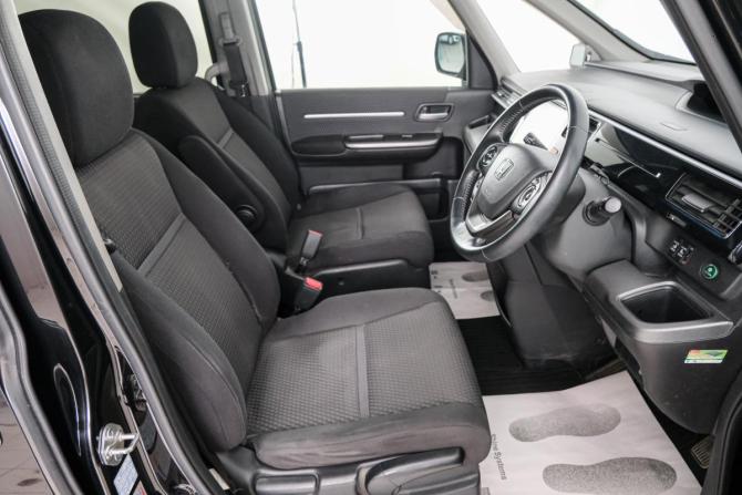 Honda Stepwgn V с пробегом 2015 года, цена 1 559 000 рублей, 211000 км, минивэн, Автокод Объявления