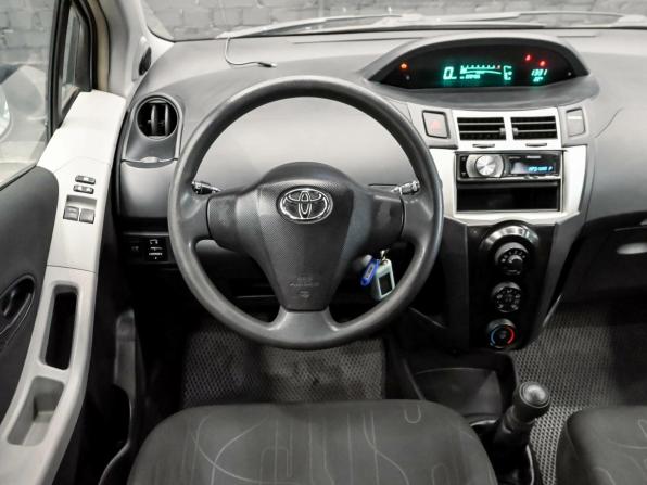 Toyota Yaris II Рестайлинг с пробегом 2010 года, цена 500 000 рублей, 220494 км, хэтчбек, Автокод Объявления