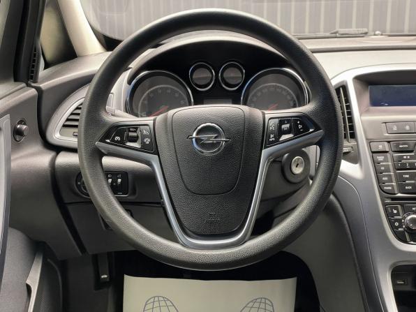 Opel Astra J Рестайлинг с пробегом 2011 года, цена 797 000 рублей, 71790 км, хэтчбек, Автокод Объявления