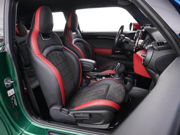 Mini Hatch III (F55/F56) Рестайлинг с пробегом 2019 года, цена 3 149 977 рублей, 70770 км, хэтчбек, Автокод Объявления