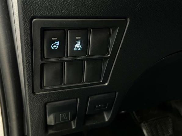 Toyota Hilux VIII с пробегом 2017 года, цена 3 300 000 рублей, 192960 км, пикап, Автокод Объявления