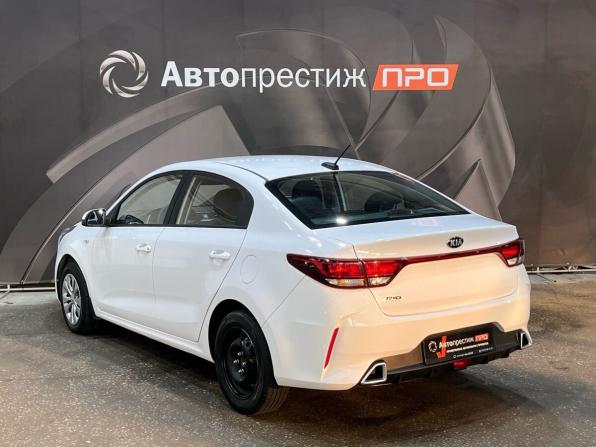Kia Rio IV Рестайлинг с пробегом 2021 года, цена 1 240 000 рублей, 112796 км, седан, Автокод Объявления