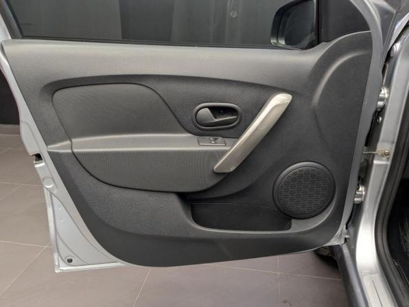 Renault Sandero II Рестайлинг с пробегом 2021 года, цена 1 295 000 рублей, 80311 км, хэтчбек, Автокод Объявления