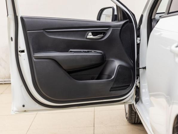 Kia Rio IV Рестайлинг с пробегом 2021 года, цена 1 638 000 рублей, 82310 км, седан, Автокод Объявления