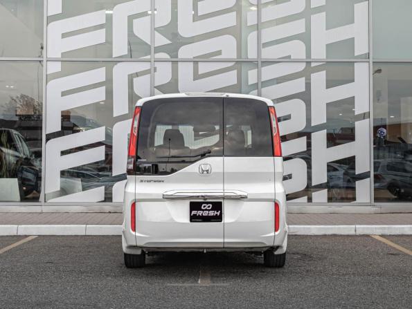 Honda Stepwgn V с пробегом 2015 года, цена 1 819 000 рублей, 111036 км, минивэн, Автокод Объявления
