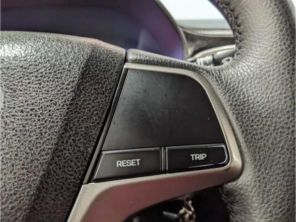 Hyundai Solaris II с пробегом 2018 года, цена 940 000 рублей, 195000 км, седан, Автокод Объявления