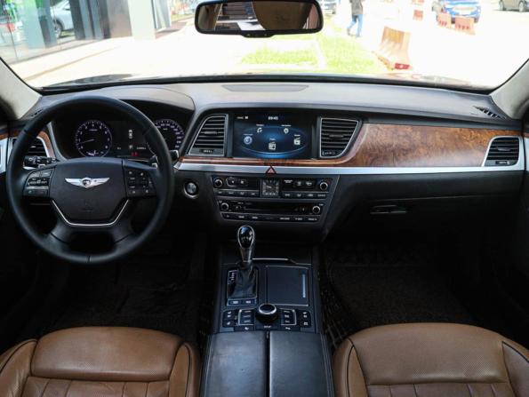 Hyundai Genesis II с пробегом 2015 года, цена 1 500 000 рублей, 243057 км, седан, Автокод Объявления