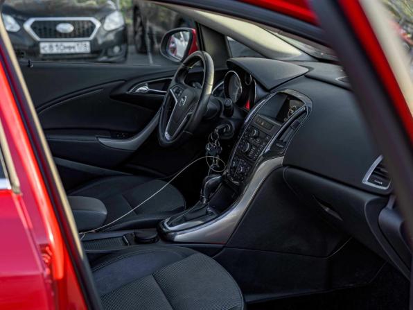 Opel Astra J Рестайлинг с пробегом 2013 года, цена 758 000 рублей, 115528 км, хэтчбек, Автокод Объявления
