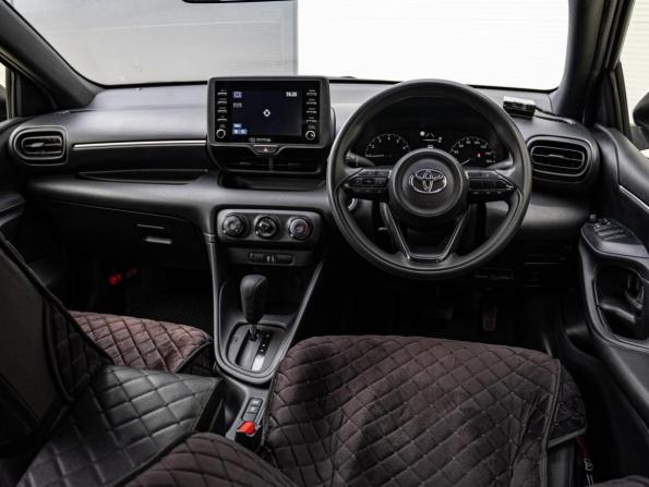 Toyota Yaris IV с пробегом 2021 года, цена 1 198 000 рублей, 77021 км, хэтчбек, Автокод Объявления