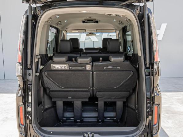 Honda Stepwgn V Рестайлинг с пробегом 2018 года, цена 2 450 000 рублей, 93367 км, минивэн, Автокод Объявления