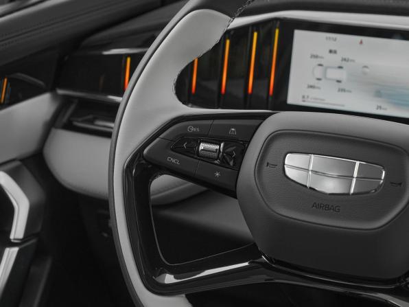 Geely Atlas II с пробегом 2025 года, цена 3 150 000 рублей, 21 км, внедорожник, Автокод Объявления