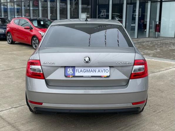 Skoda Octavia III (A7) Рестайлинг с пробегом 2018 года, цена 1 590 000 рублей, 120000 км, лифтбек, Автокод Объявления