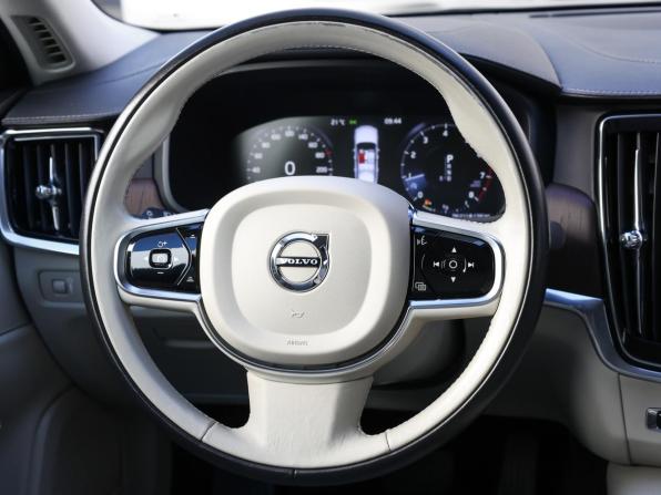 Volvo S90 II Рестайлинг с пробегом 2021 года, цена 3 598 000 рублей, 91708 км, седан, Автокод Объявления