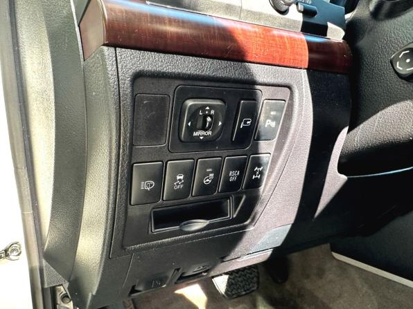 Toyota Land Cruiser 200 Series Рестайлинг 1 с пробегом 2015 года, цена 4 060 000 рублей, 251919 км, внедорожник, Автокод Объявления