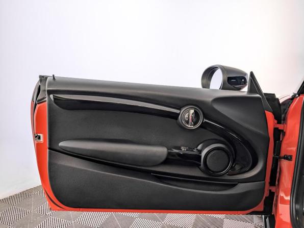 Mini Hatch III (F55/F56) Рестайлинг с пробегом 2021 года, цена 2 550 000 рублей, 66313 км, хэтчбек, Автокод Объявления