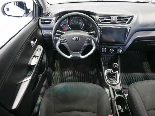 Kia Rio III Рестайлинг с пробегом 2015 года, цена 929 900 рублей, 197000 км, седан, Автокод Объявления