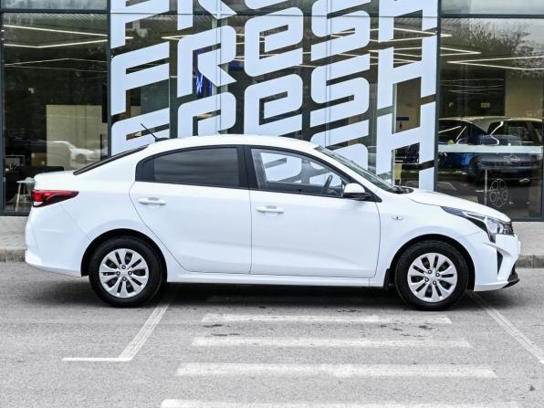Kia Rio IV Рестайлинг с пробегом 2021 года, цена 1 659 800 рублей, 72090 км, седан, Автокод Объявления