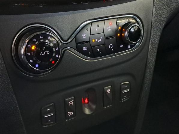 Renault Sandero II с пробегом 2015 года, цена 950 000 рублей, 106724 км, хэтчбек, Автокод Объявления