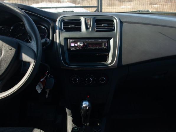 Renault Logan II с пробегом 2015 года, цена 870 000 рублей, 83711 км, седан, Автокод Объявления