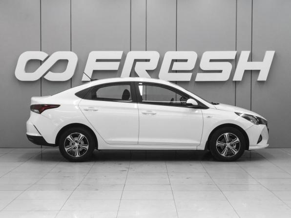 Hyundai Solaris II Рестайлинг с пробегом 2021 года, цена 1 670 000 рублей, 55878 км, седан, Автокод Объявления