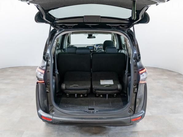 Toyota Sienta II с пробегом 2016 года, цена 1 299 000 рублей, 126326 км, компактвэн, Автокод Объявления