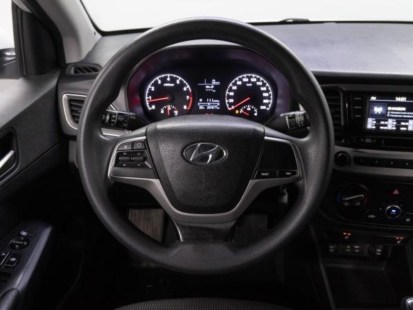 Hyundai Solaris II с пробегом 2018 года, цена 850 000 рублей, 204677 км, седан, Автокод Объявления