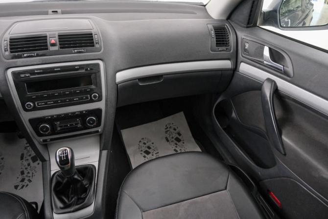 Skoda Octavia II (A5) Рестайлинг с пробегом 2012 года, цена 829 000 рублей, 210000 км, лифтбек, Автокод Объявления