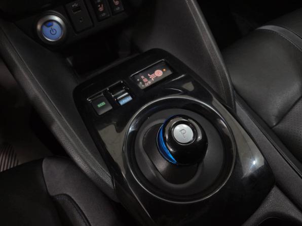 Nissan Leaf II (ZE1) с пробегом 2019 года, цена 1 980 000 рублей, 53097 км, хэтчбек, Автокод Объявления